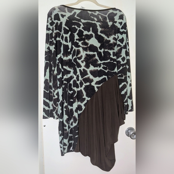 NWOT Giraffe Print Asymmetric Hem Flowy Tunic 3XL - Picture 2 of 3
